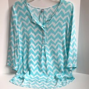 Chevron half button front 3/4 sleeve top size Large